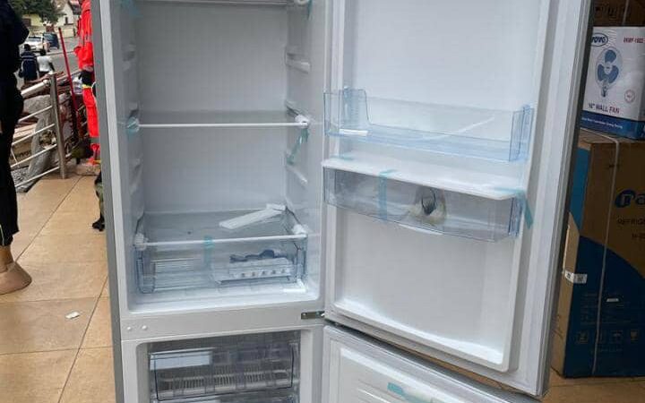 Efokeke | All kinds of Fridges are available here. Don’t waste time let’s do business